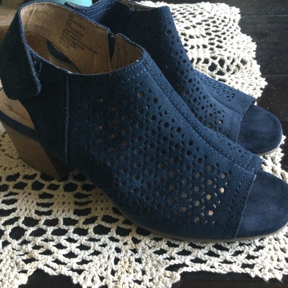 White Mountain Lenora 8 Blue Suede Open Toe  Slingback~Adjustable Str…